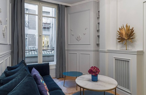 Chaillot Apartment | The Blue Pearl Suite