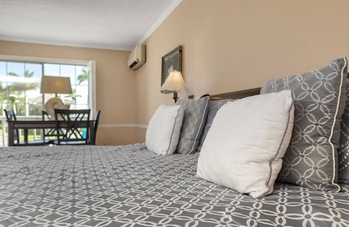 Marco Island Hotel | The Boat House