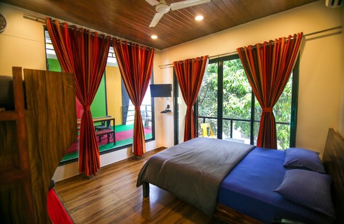 Gevhande Khadak Hotel | The Bob house