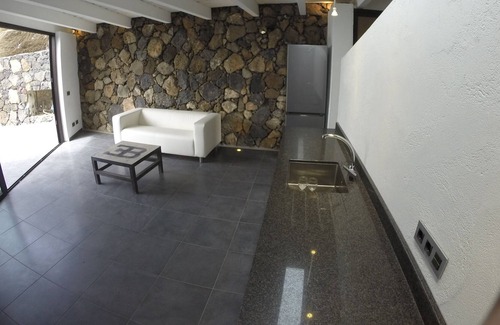 Maguez House | The Bodeguita house on a volcano with a guitar