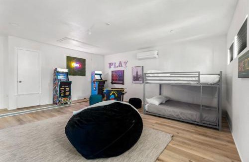 McNeil House | The Bonnie - 5 Bed Near Everything
