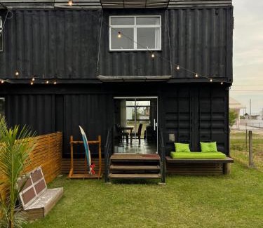 Itapiruba House | The Box Container House casa oceano