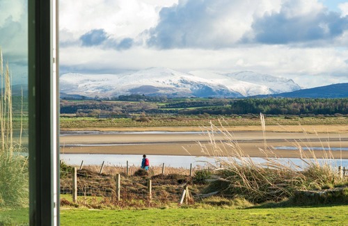 Malltraeth House | The Brackens : Beachfront 3-Bed Estuary Home in Malltraeth | Managed by Anglesey Holiday Lettings