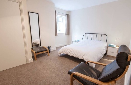 Bristol City Centre Apartment | The Broadmead Forest - Spacious City Centre 3BDR Apartment