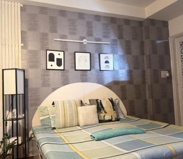 Malviya Nagar House | The Budget Room- With Washroom & Kitchenette