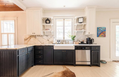 Mid City South House | The Bungaleaux - Charmer Very Close to LSU, ON St. Paddy's Day Parade Route!