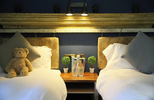 Ashmore Green Hotel | The Bunk Inn