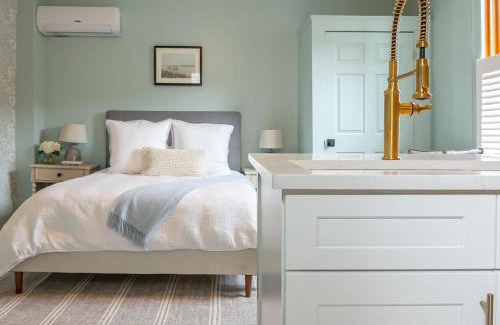 Newport Bed & Breakfast | The Burbank Rose Inn