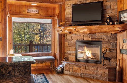 Branson Theater District House | The Cabin at Rock Canyon