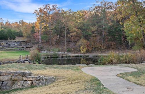 Branson Theater District House | The Cabin at Rock Canyon