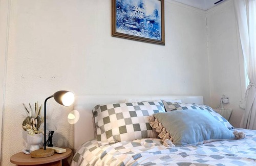 Clayton South House | The Cactus View Room Train Staion