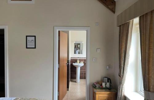 Tredegar Bed & Breakfast | The Cambrian Bar & Grill