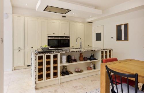 Cantelowes Apartment | The Camden Park Place - Lovely 4BDR Flat with Garden