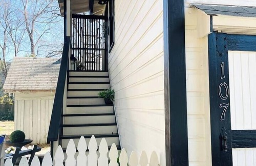 Gladewater House | The Carriage House, The Carriage House at Jeter Farmhouse