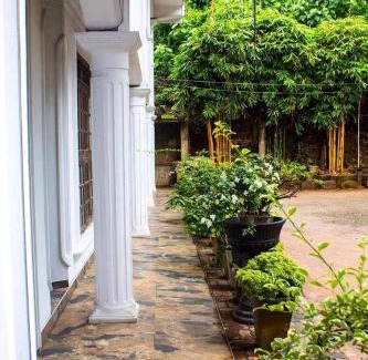 Kithulgala Hotel | The Cave Retreat