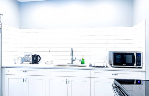 Downtown Niagara Falls House | The Cedar Chateau