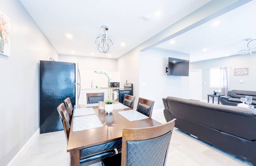 Downtown Niagara Falls House | The Cedar Chateau