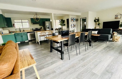 Redding House | {The Cessna Lookout} +Pool +Hot Tub +EV Charger