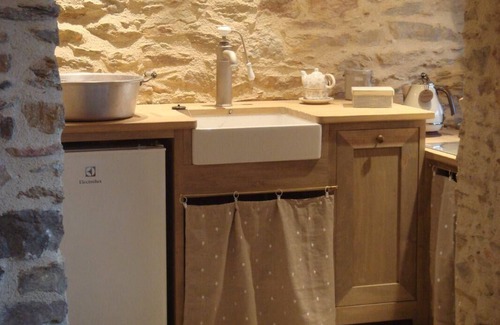 Mareuil-Sur-Lay-Dissais House | The charm at the water's'edge