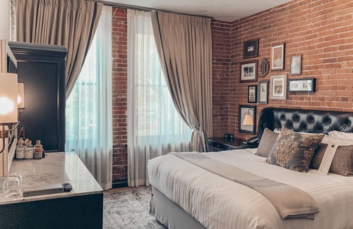 Historic Downtown La Crosse Hotel | The Charmant Hotel