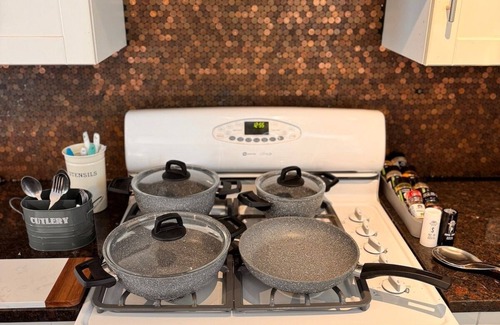 Walkerville House | The Chilver Charm - 2 BED 1 BATH OLE WALKERVILLE DUPLEX