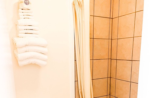 Whitehall Apartment | The Classic 1 Bed @ The Maple Tree Inn