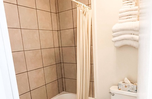 Whitehall Apartment | The Classic 1 Bed @ The Maple Tree Inn