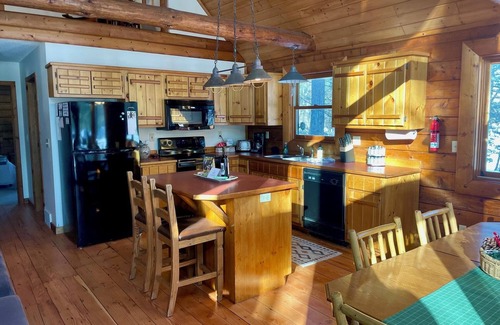 Hayward Cabin | The Clear Lake Island Hideaway