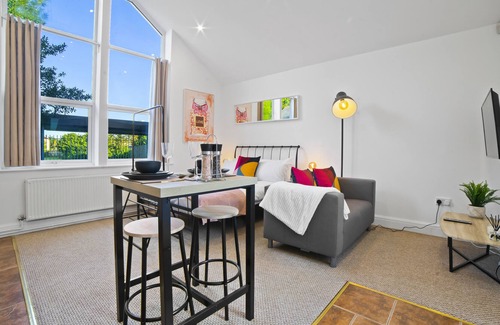 Whitchurch House | The Coach House Whitchurch Village