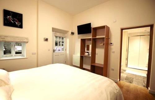 Wem Hotel | THE COACHING BARNS