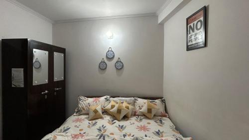 South West Apartment | The Comfort Corner Inn- Room & Kitchen - Couple Friendly - 7-8 km Drive from Airport