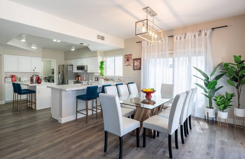 Garden Lakes House | The Copper House 5 Bedroom Home by RedAwning
