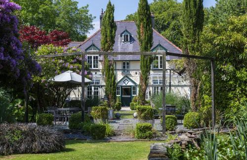 Laugharne House | The Cors - Charming Country Escape for Large Family Groups