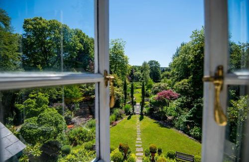 Laugharne House | The Cors - Charming Country Escape for Large Family Groups