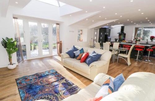 Tyn-y-Gongl House | The Cottage at Cromlech Manor Farm