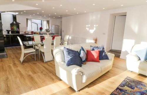 Tyn-y-Gongl House | The Cottage at Cromlech Manor Farm