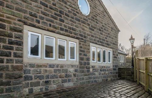 Saddleworth House | The Cottage at Runninghill