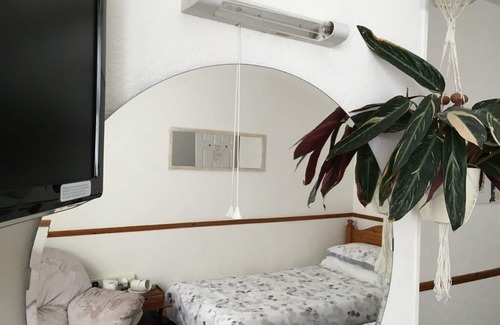 Chichester Bed & Breakfast | The Cottage