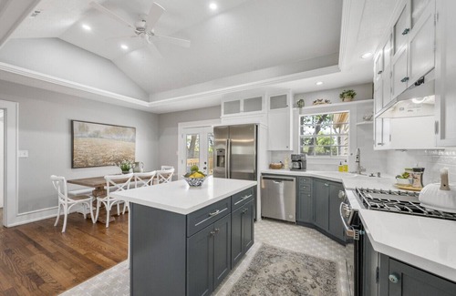 College Station House | The Cottage on Meadow 3 BR/2 BA, Central BCS, A&M, Legends Events Center