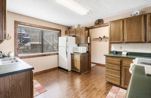 Branson West Cabin | The Cottages on Lake Bluff -nearby Table Rock Lake!