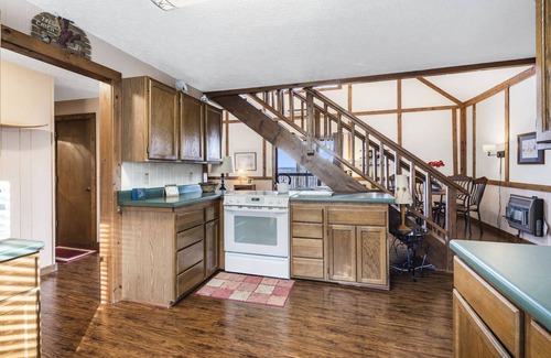 Branson West Cabin | The Cottages on Lake Bluff -nearby Table Rock Lake!