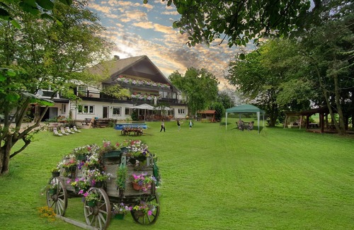 Wethen House | The country house is in a quiet location, close to hiking and cycling trails, as well as close to highways.