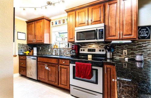 Indian Point Apartment | The Cove 19-1 By SDC, Big Deck, Pool, Hot Tub, By Lake