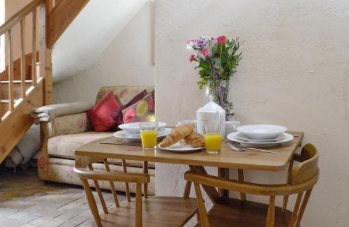 Llandovery House | The Cow Shed