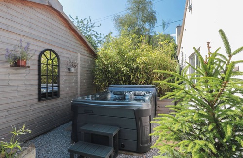 Muchelney Cottage | THE CROFT RETREAT, family friendly, with a garden in Curry Rivel
