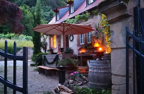 Neustadt-Haardt Apartment | The old schoolhouse on the Schlossberg in 1728