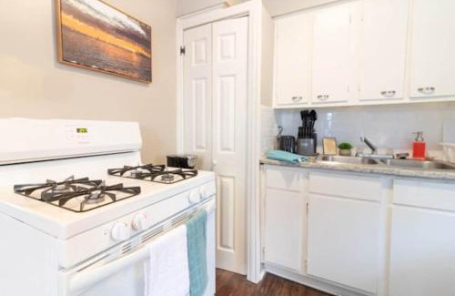 Columbus House | The Delightful Doubles- Unit B- Centrally Located
