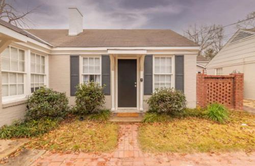 Columbus House | The Delightful Doubles- Unit B- Centrally Located