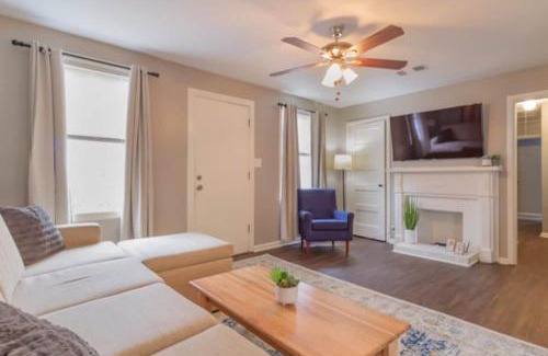 Columbus House | The Delightful Doubles- Unit B- Centrally Located
