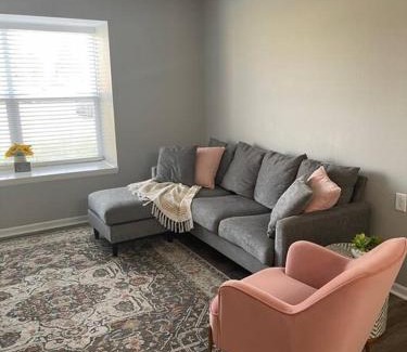 Hamilton Apartment | The Delores - 2 Bedroom Apt in Quilt Town, USA